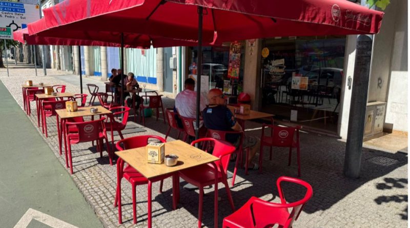 Entre pratos e preconceitos: A vida de quem deixou o seu país para servir em Portugal