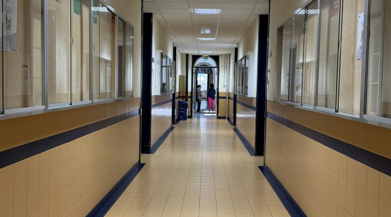 Entre turnos e aulas: o preço invisível de estudar enquanto se trabalha